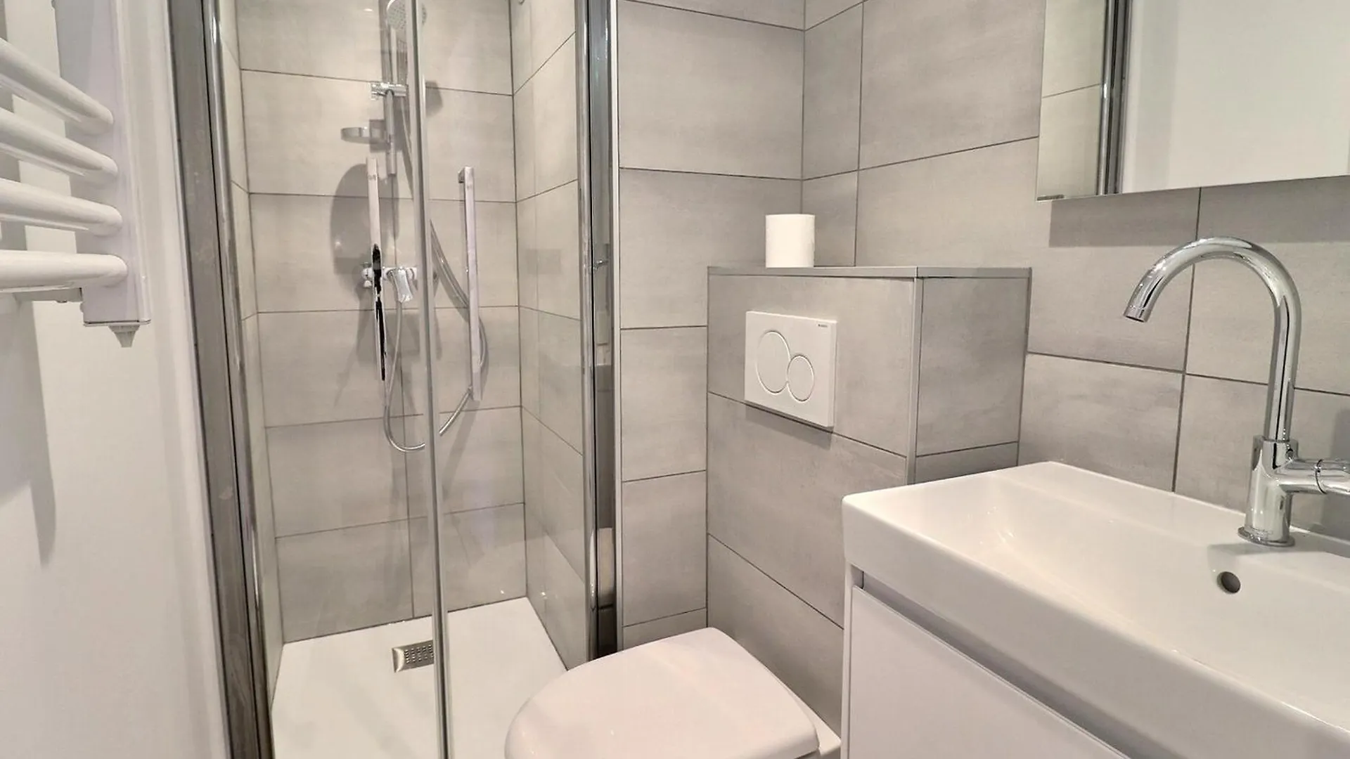 Studio Renove Au Pied Des Pistes, Expose Sud Avec Balcon Et Wi-Fi, Proche Commerces Et Esf - Fr-1-182-167 Meribel 0*,